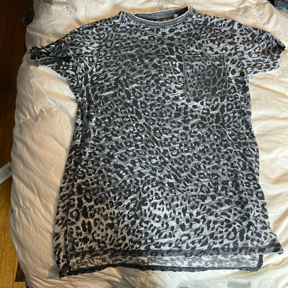 Guess oversize animal print tee shirt